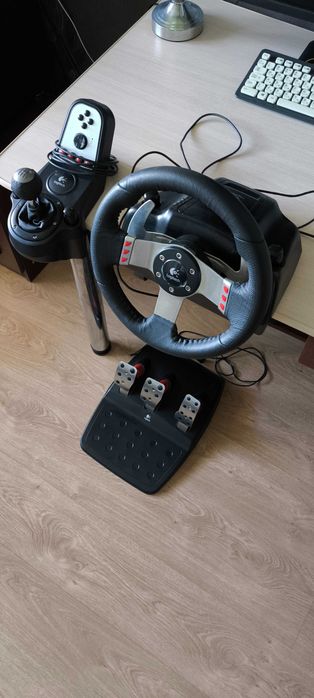 Продам ігрове кермо logitech G27