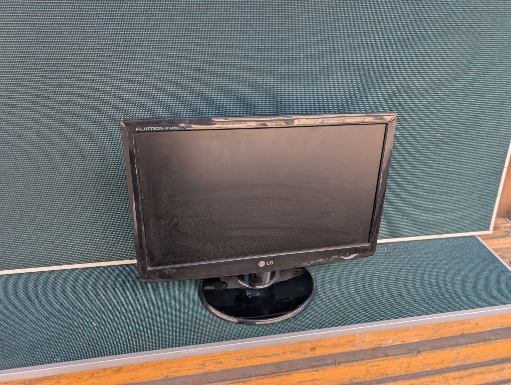 Монітор lg 19 vga