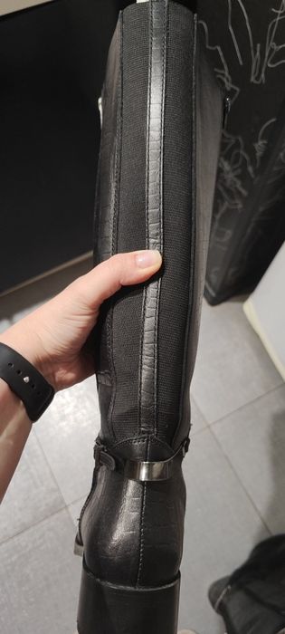 Продам осінньо-весняні сапоги