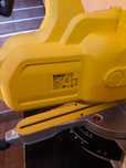 Pilarka ukosowa  ukośnica DEWALT DWS777-QS 1800W 216 mm z posuwem