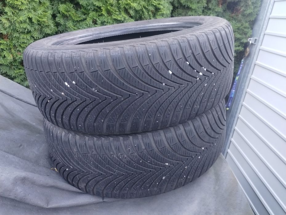 Opona opony 215/50/17 KUMHO SOLUS 4S  wielosezonowe 2022 2sztuki 
225/