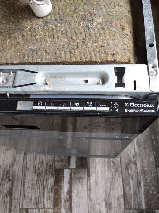 Вбудована посудомийна машина Electrolux ESL46050