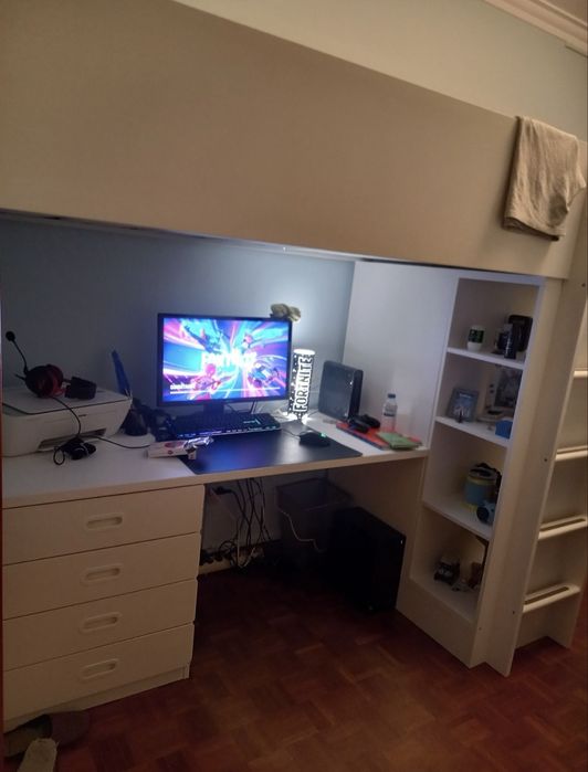 Vendo cama com colchão, semi nova do Ikea