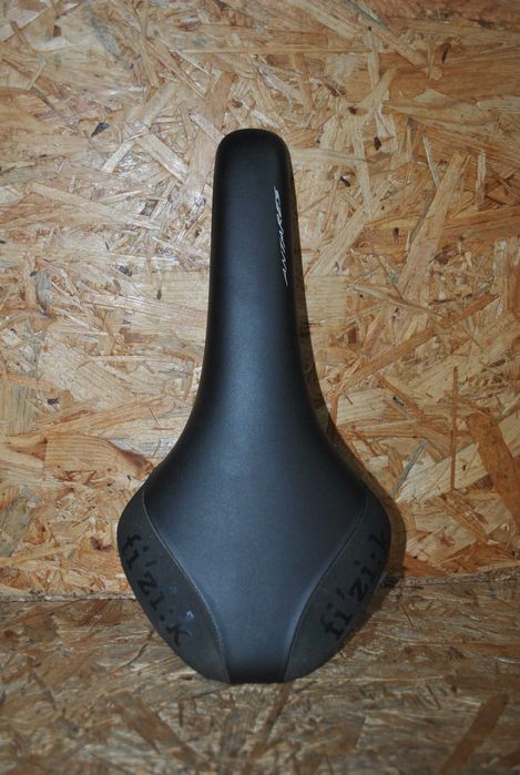 Siodełko Fizik Antares R1 Regular Carbon Braided 159g