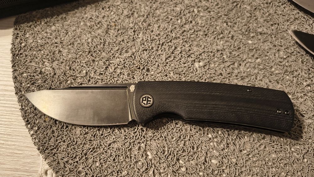 Nóż Petrified fish Beluga