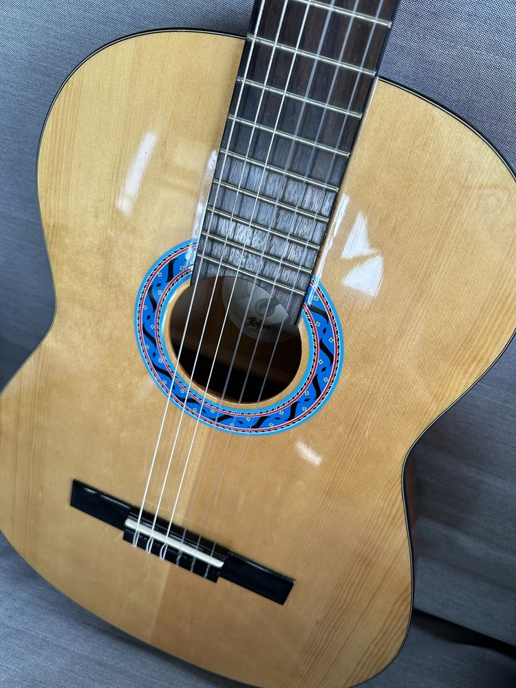 Gitara akustyczna w idealnym stanie