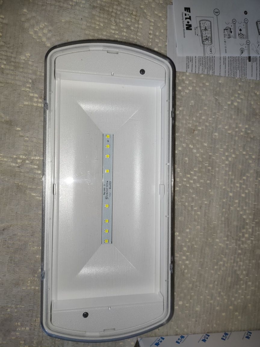 Armadura de emergência de LEDs 60lm IP42 SafeLite - Eaton SL2MNM42C1CD