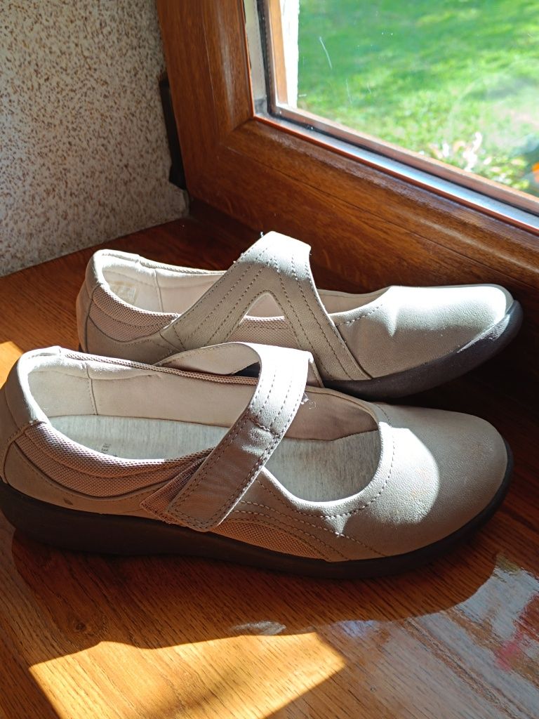 Жіночі мокасини Clarks