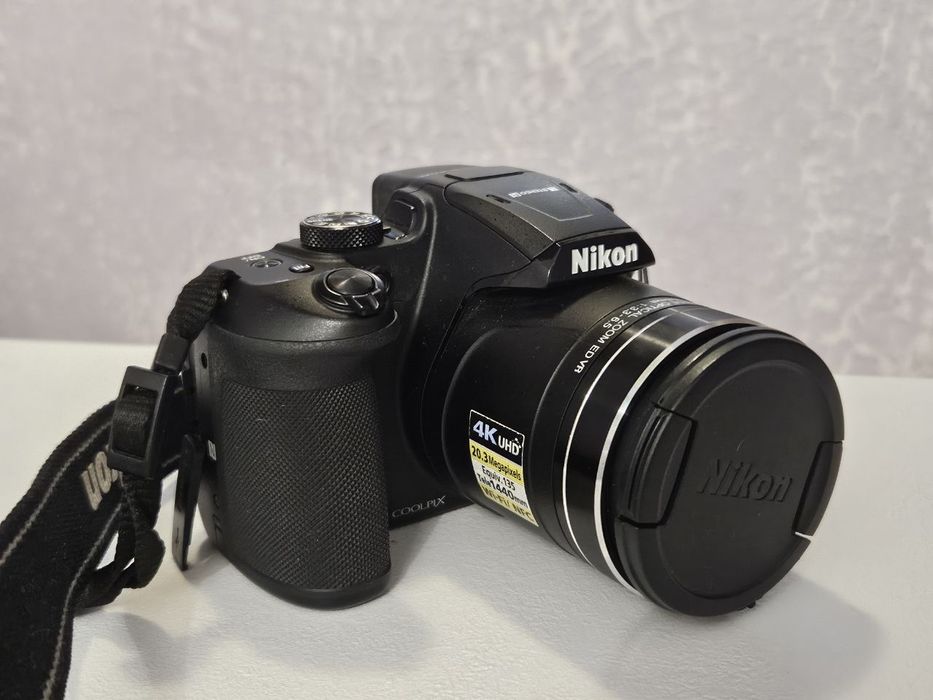 Nikon coolpix B700