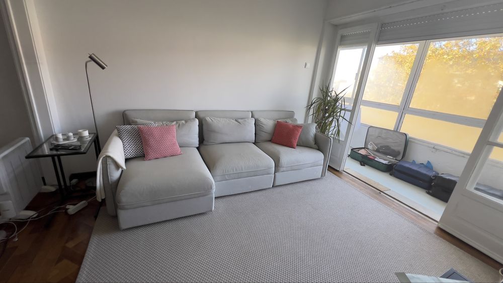 Conjunto - Sofa + almofadas + manta + candeeiro + mesa + planta+ tapet