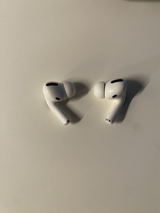 AirPods Pro 1 gen – działająca lewa, prawa trzeszczy, etui OK.