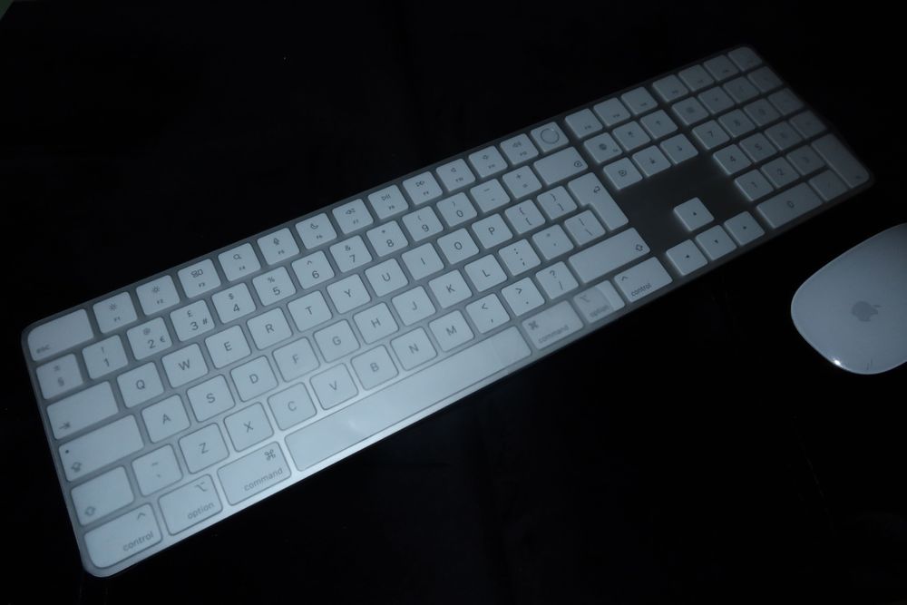 Apple Magic Keyboard with Touch ID and Numeric Keypad (White Keys)