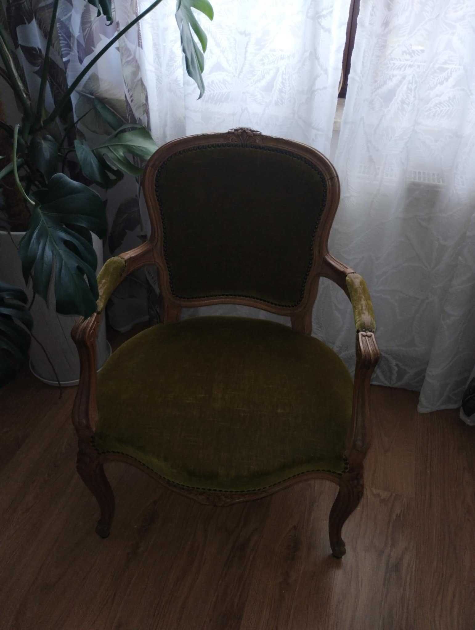 Zestaw mebli wypoczynkowych w stylu Ludwikowskim