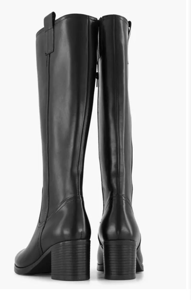 Botas em pele de cano alto NOVAS