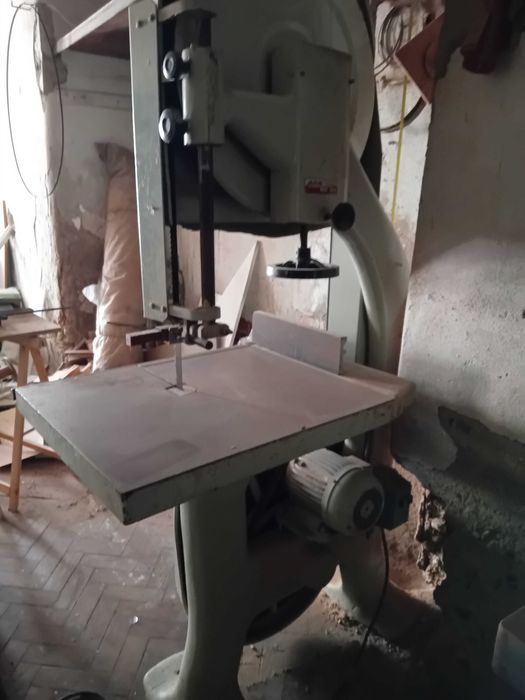 Vendo maquinas carpintaria são 8 maquinas 1 compressor 2 esmeril