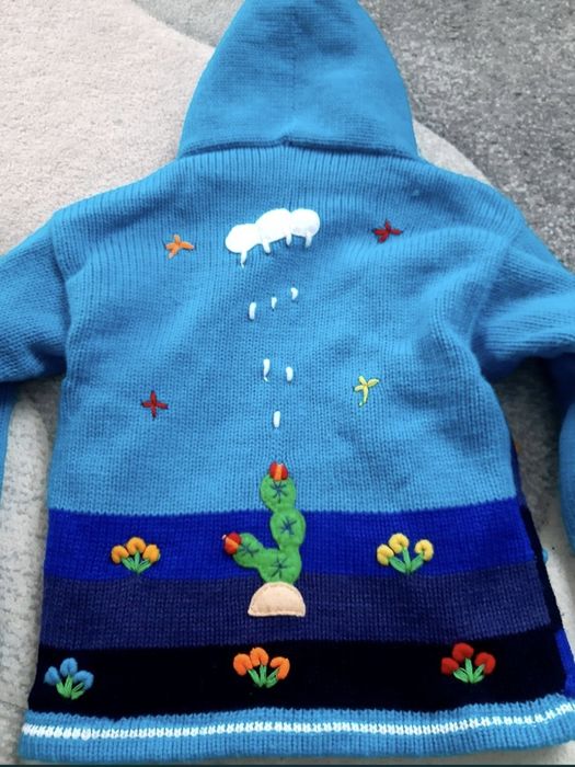 Piękna wyszywana wełniana kurteczka dziecięca unikatowa gruba ciepła