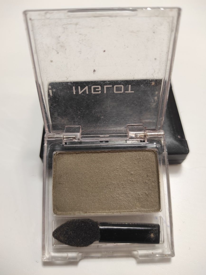Pojedynczy cień Inglot kolor khaki oliwka