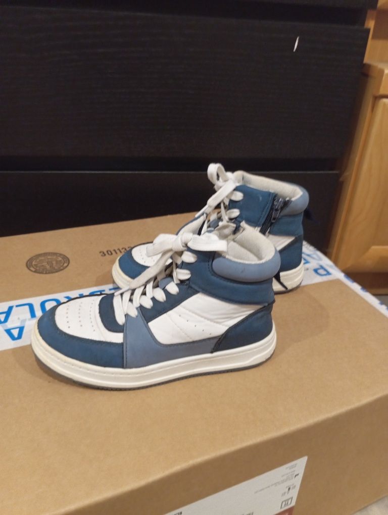 Buty chłopięce w rozmiarze 33