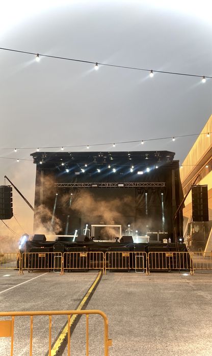 Produção audiovisual c/Camião palco