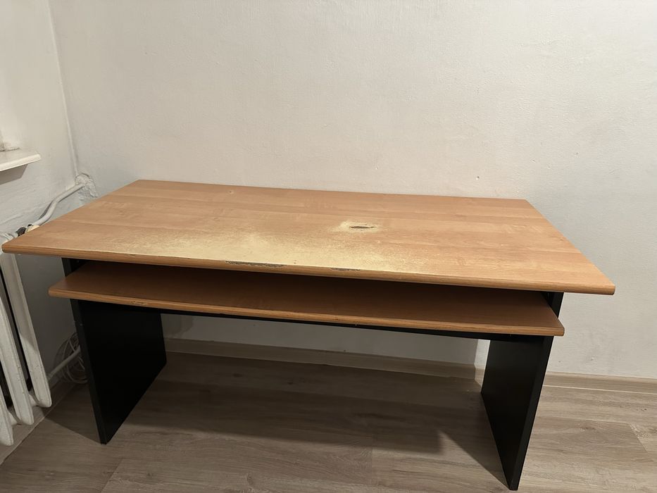 Oddam stoły, biurko, krzesła biurowe, rozkladaną kanapę i meblościankę