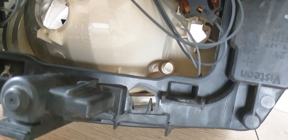 Lampa Reflektor prawy Ford Mondeo MK4 07-10