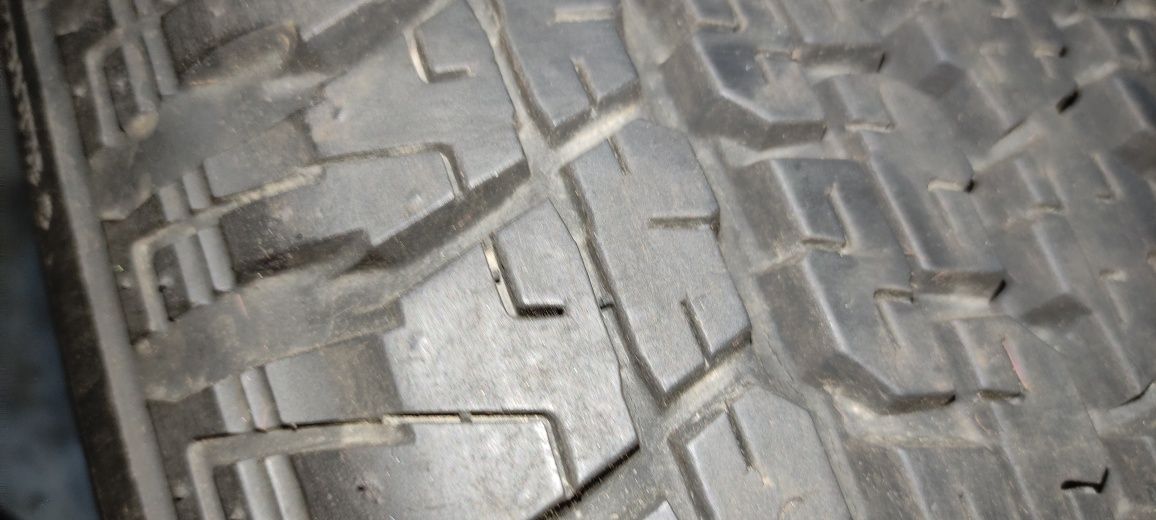 Pneus 265/65/17 Bridgestone semi novos