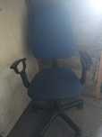 Fotel obrotowy czarno chabrowy