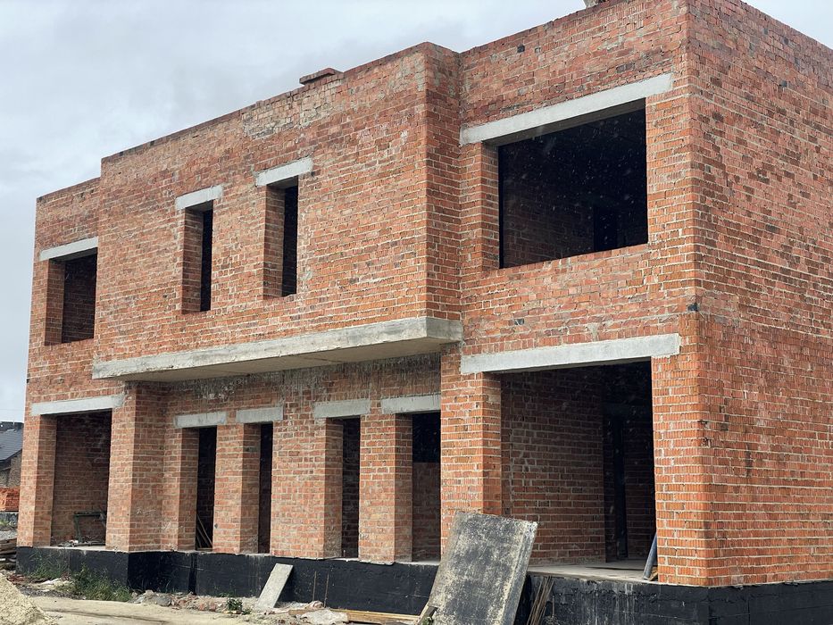 Якісний дуплекс зі зручною  локацією та асфальнованим підїздом