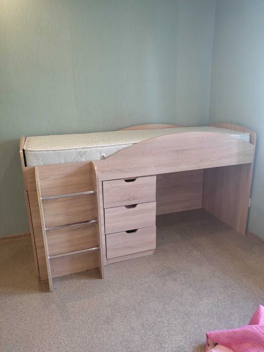 Односпальне дітяче ліжко з шухлядами та матрацом