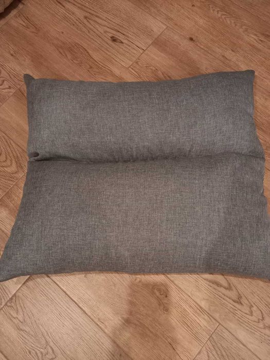 Продам 2 подушки декоративні на диван