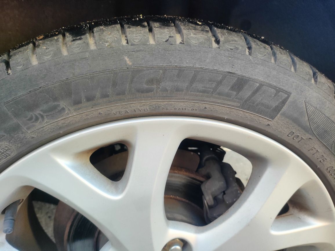 Komplet oryginalnych alufelg Mazda R17 z oponami
