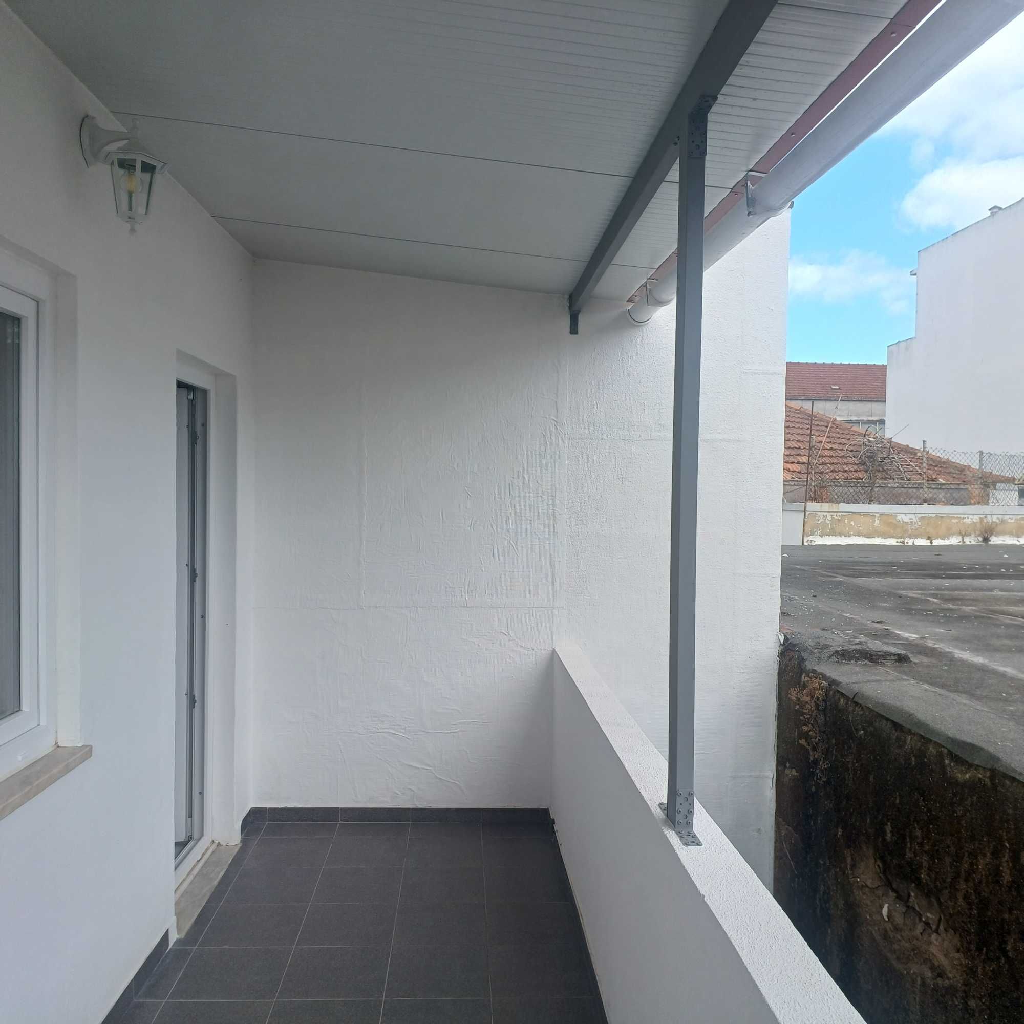 Fully renovated one bedroom apartment in Cova da Piedade, Almada