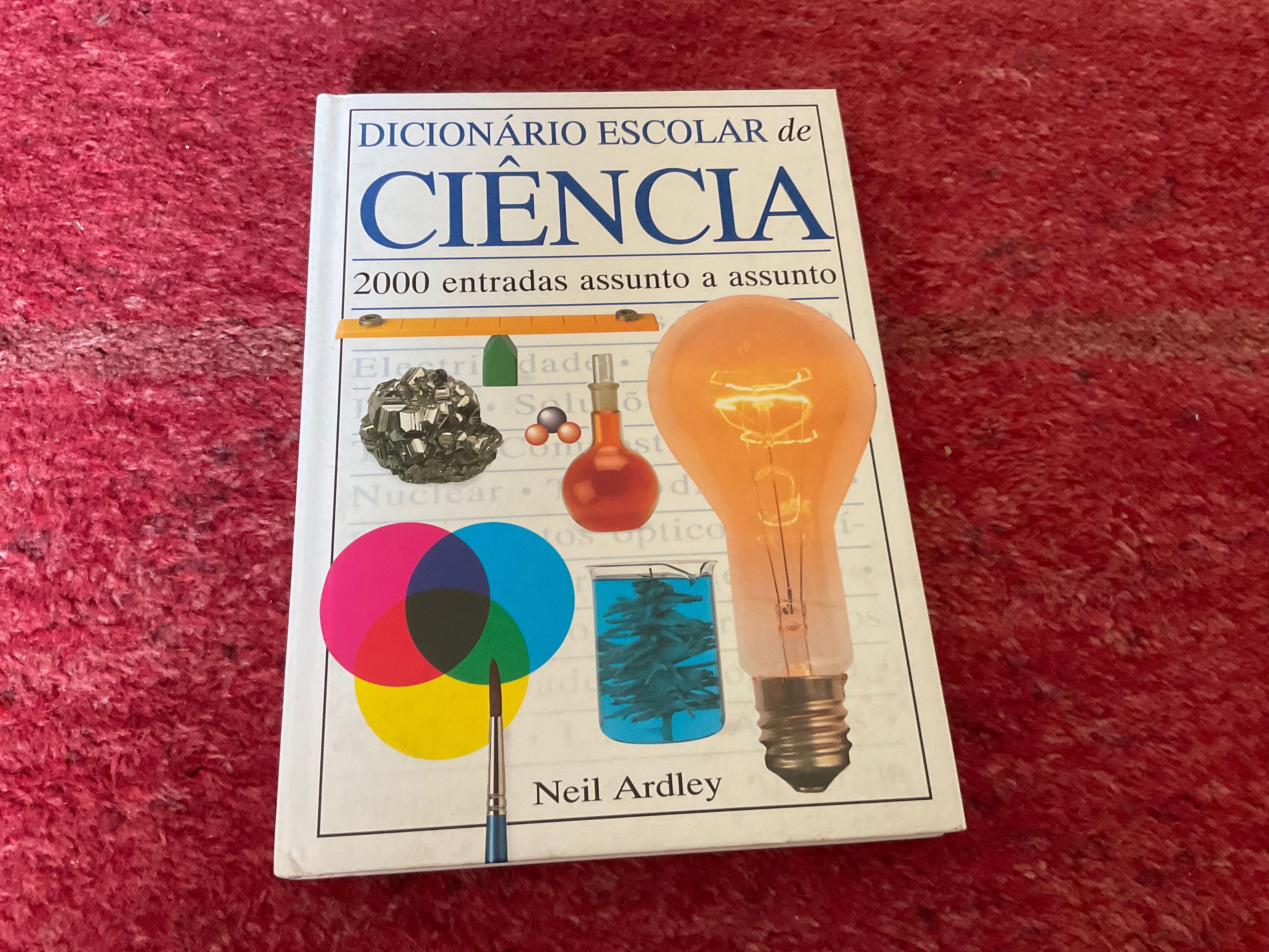 Caderno, dicionário, gramática português contemporâneo