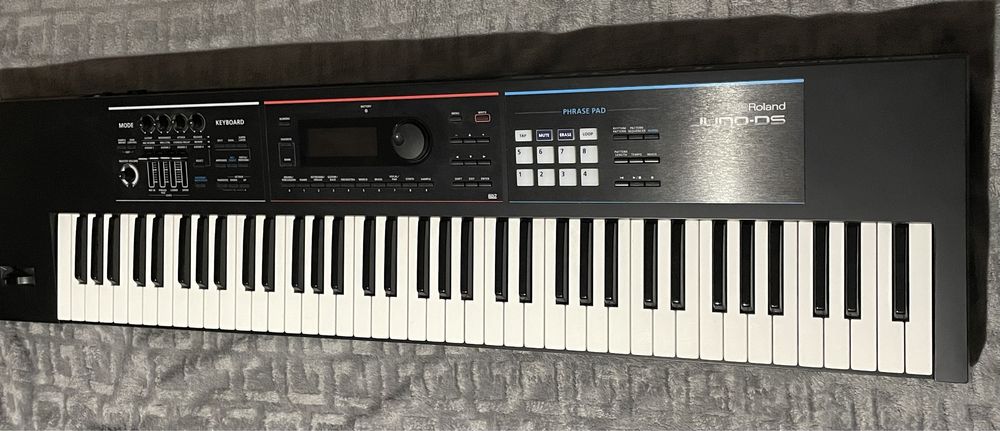 синтезатор Roland Juno-ds76