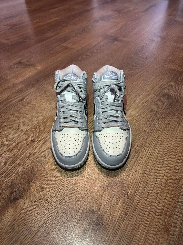 Кросівки Air Jordan 1 High OG x Dior ‚White Wolf Grey‘