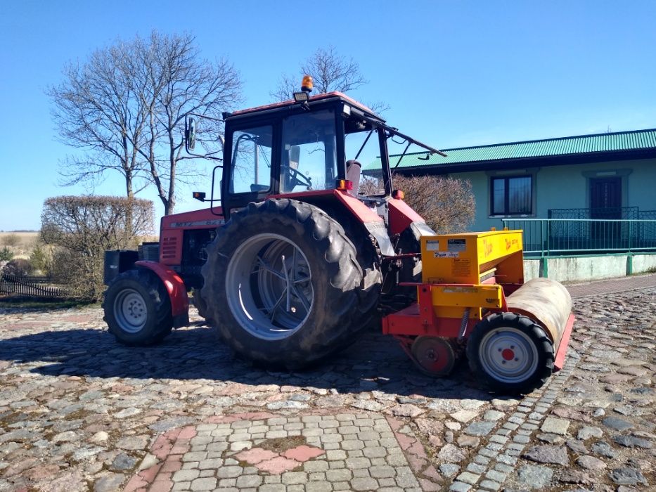 Podsiew traw użytków zielonych łąki i boisk piłkarskich siewnik Vredo