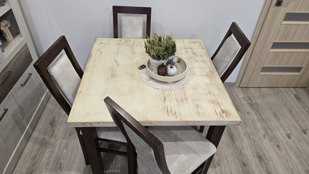 Zestaw Stół i krzesła