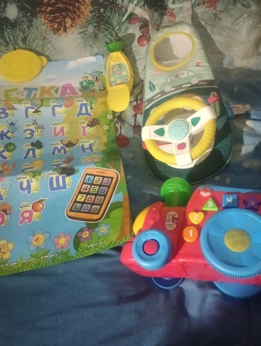 Навчально-розважальні іграшки для малечі
