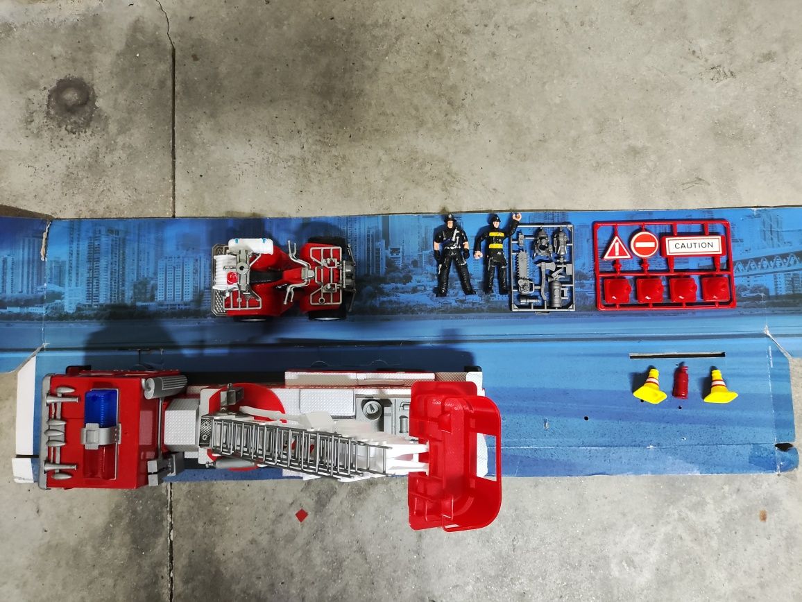Camiao de bombeiros (40cm) com moto 4 e bonecos