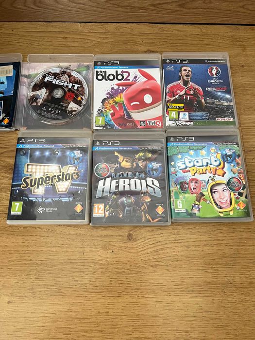 PlayStation 3 Desbolqueada + Comando e Câmara Move + Jogos variados
