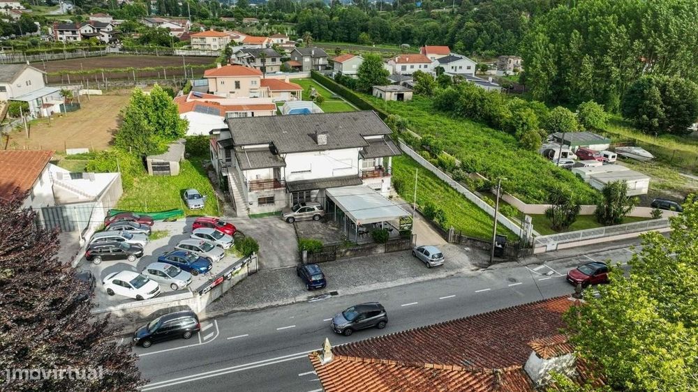 Trespasse de café localizado perto da zona industrial e habitaciona...
