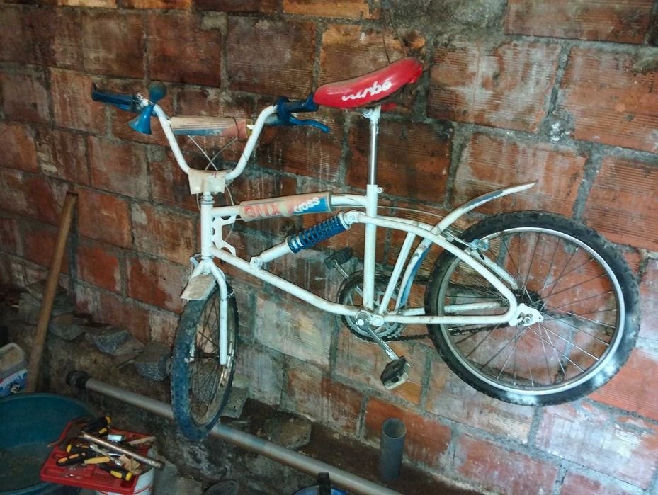 Bicicleta BMX com amortecedor (marca Fundador)