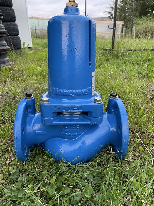 Regulator ciśnienia wody Honeywell D15S 80A PN16