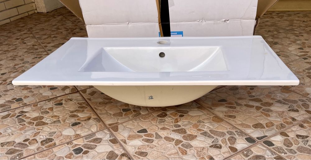 Lavatório de cerâmica branco de encastrar