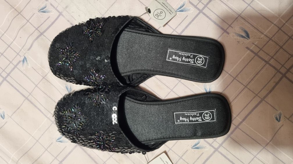 2 pares de Mules com brilhantes n 39