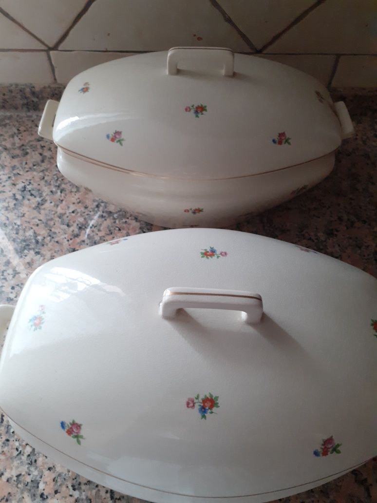 Louça muito antiga terrinas