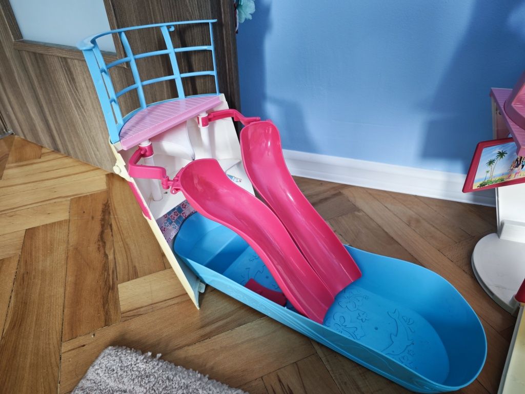 Statek Barbie Mattel zjeżdżalnie basen.
