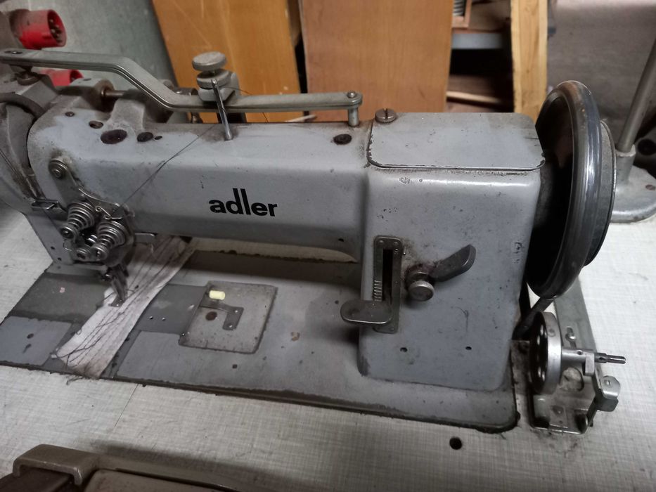 б/в промислова швейна машинка ADLER