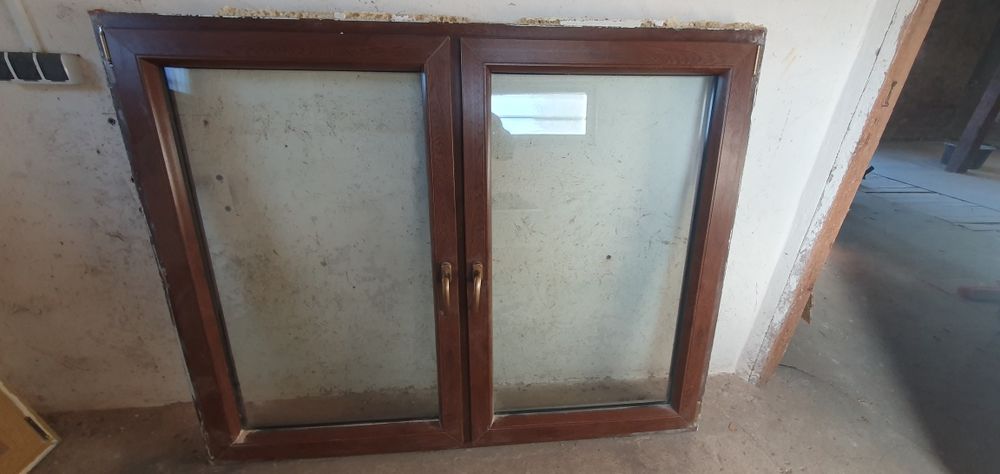 Okno plastikowe brązowe stan bardzo dobry