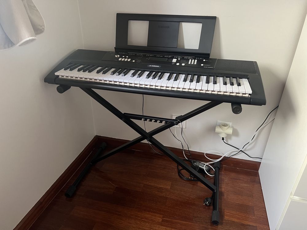 Teclado Yamaha EZ220